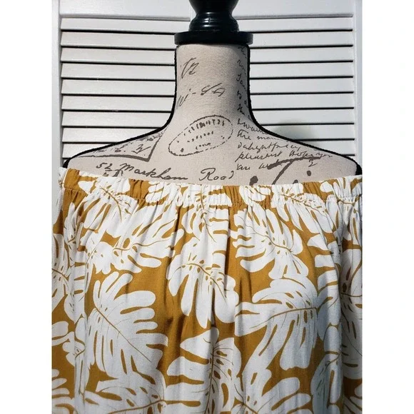One Clothing Off Shoulder Tunic Top Women's Medium Gold Leaf Print Slit Sleeve - Picture 2 of 10